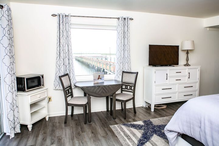 Standard King Bed Sea View (8 of 36)
