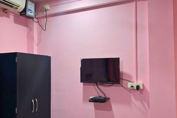 Room 8 of 37