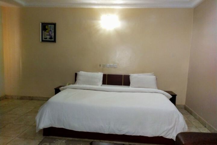 Room 18 of 38