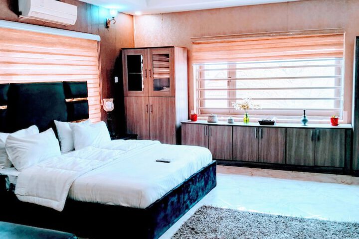 Room 13 of 29