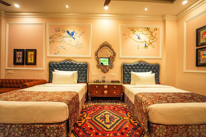 Room 2 of 32