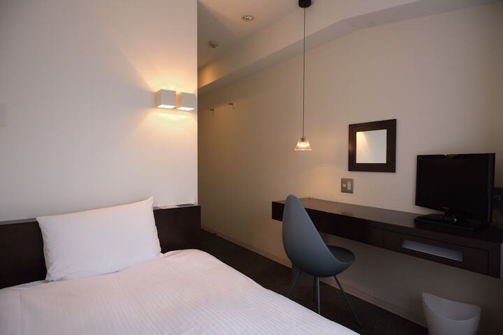 Room 11 of 52