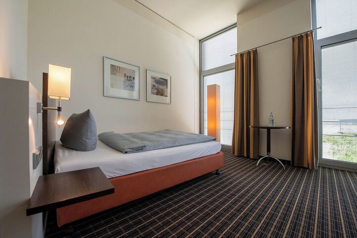 Room 9 of 48