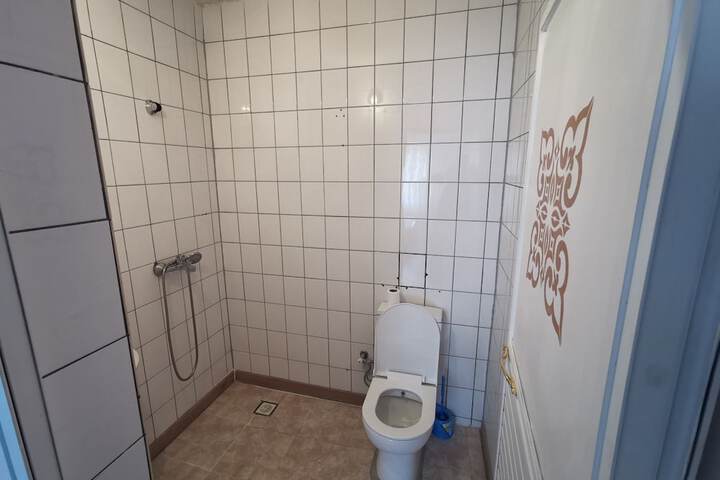 Room 9 of 11