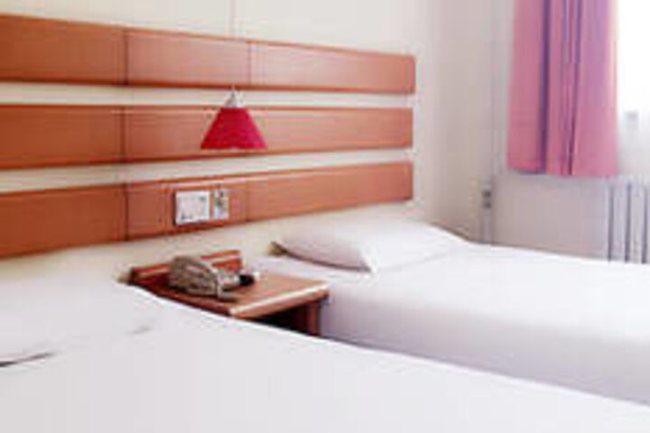Room 7 of 29