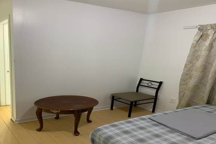 Room 2 of 6