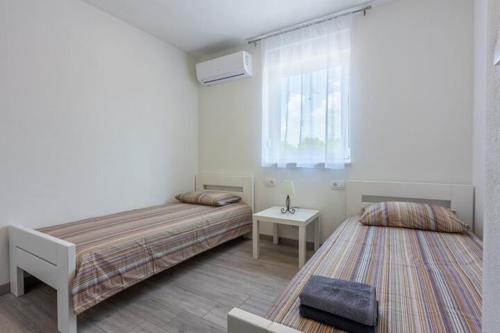 Room 3 of 26