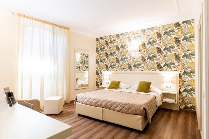Room 5 of 16