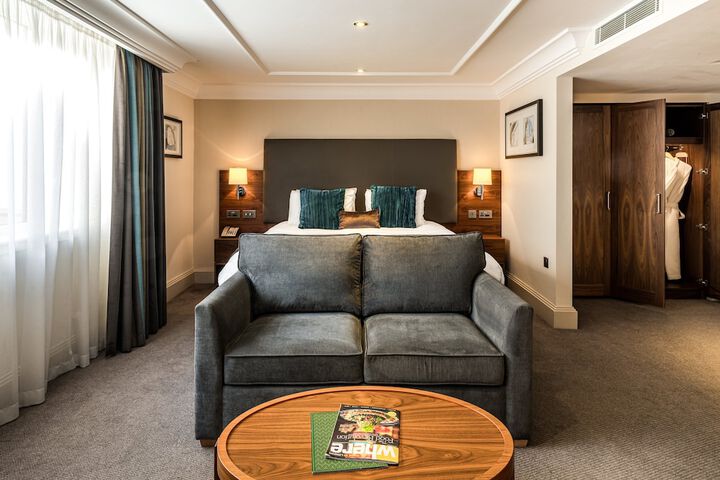 Room 35 of 128