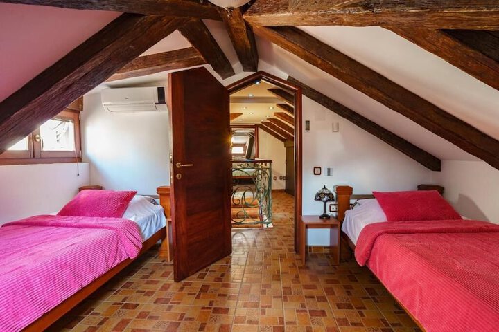 Room 14 of 40