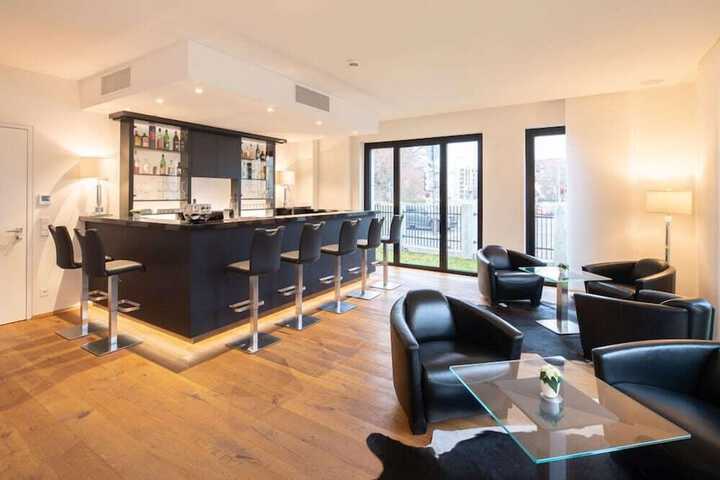 Lounge 55 of 62