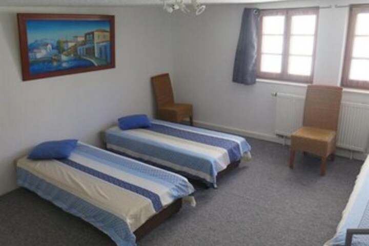 Room 33 of 47