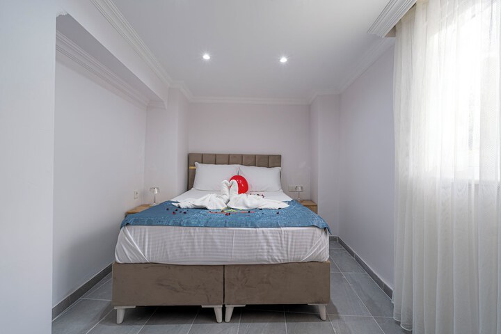 Room 6 of 30