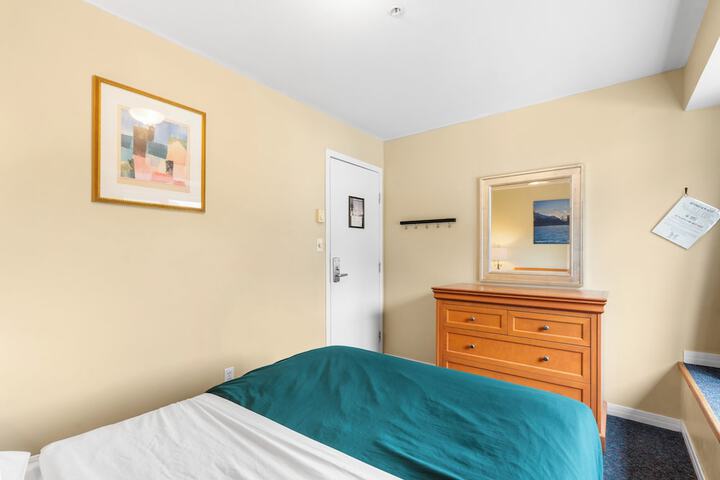 Room 43 of 83
