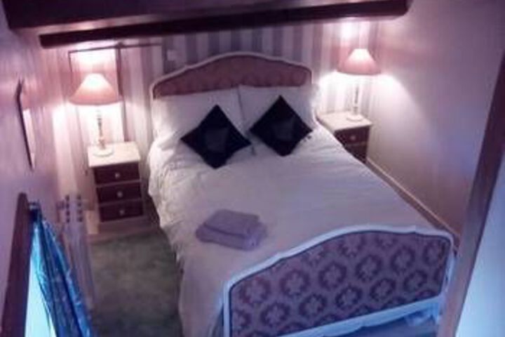 Room 26 of 38