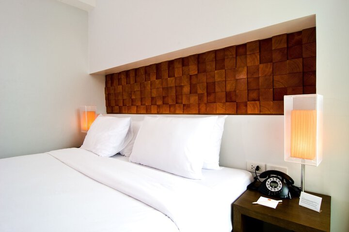 Room 6 of 33