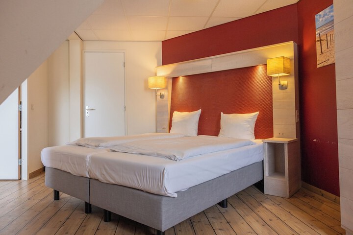 Room 8 of 44