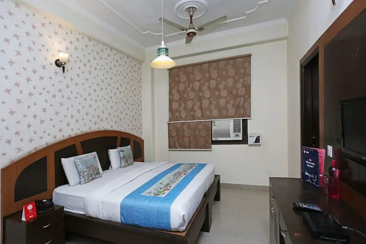 Room 4 of 13