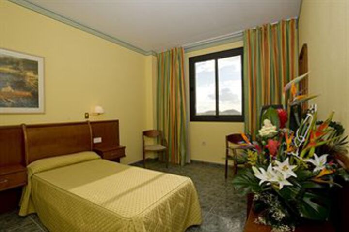 Room 9 of 26