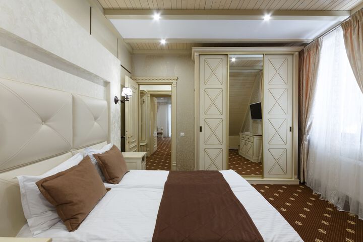 Room 12 of 43