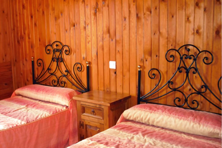 Room 5 of 12