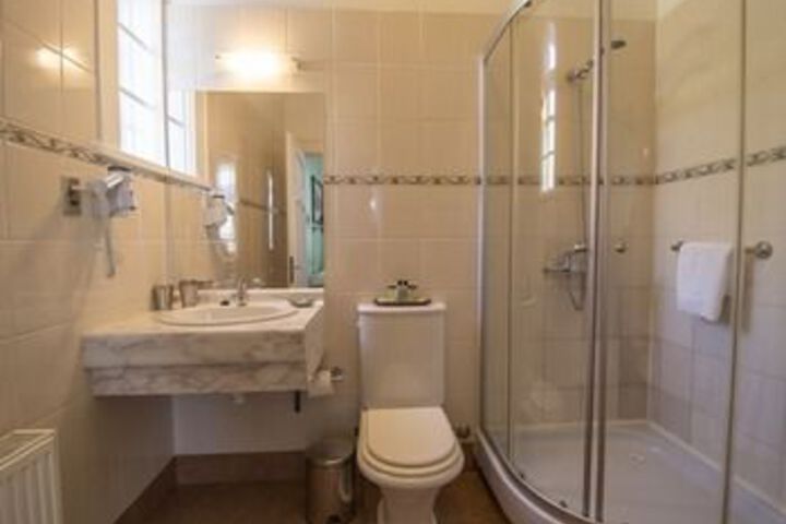 Room 4 of 32