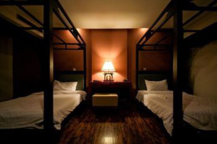 Room 4 of 5