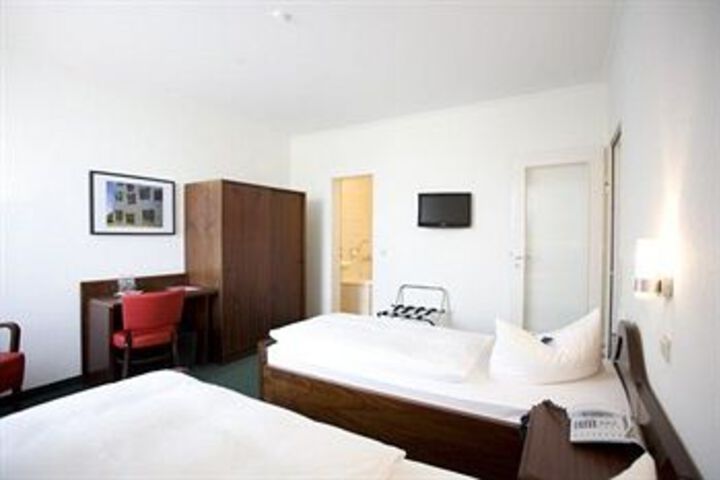 Room 10 of 11