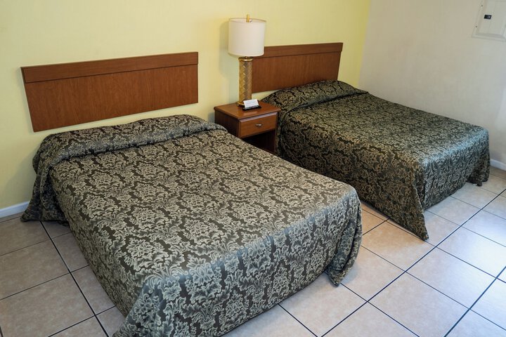 Room 6 of 24