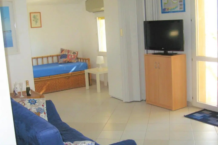 Room 2 of 8