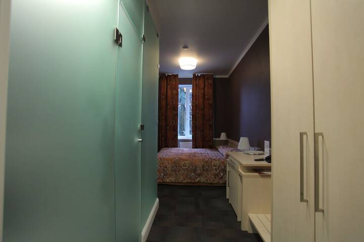 Room 8 of 42