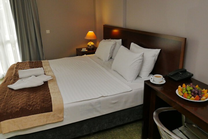 Room 11 of 31