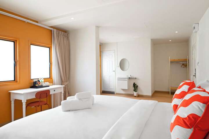 Room 33 of 65