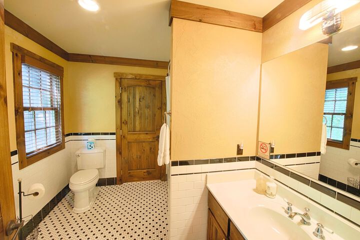 Room 186 of 243
