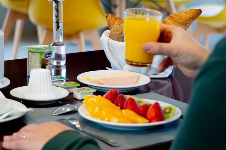 Breakfast/Coffee Service 33 of 38