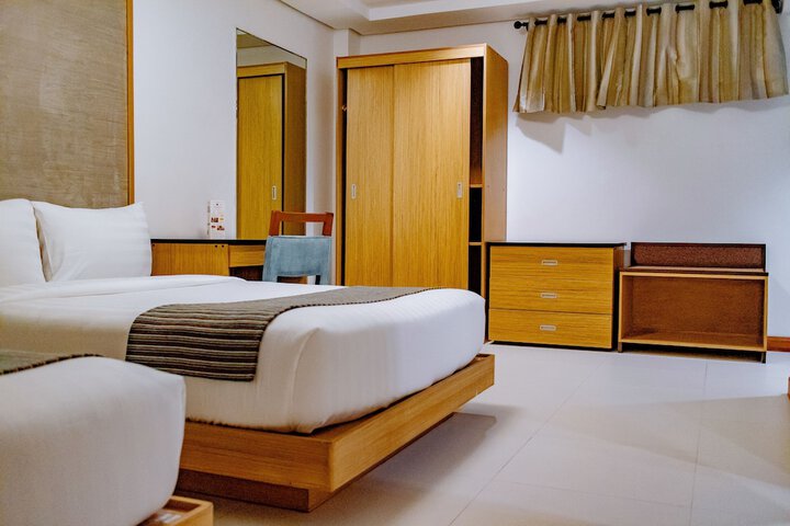 Room 8 of 15