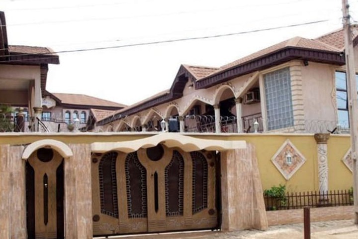 Townhall Hotel & Suites