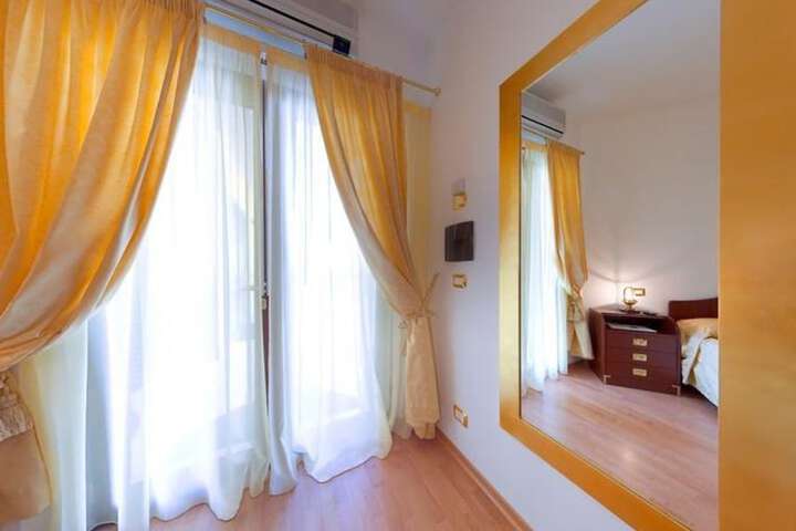 Room 4 of 38