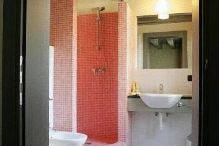 Room 5 of 27