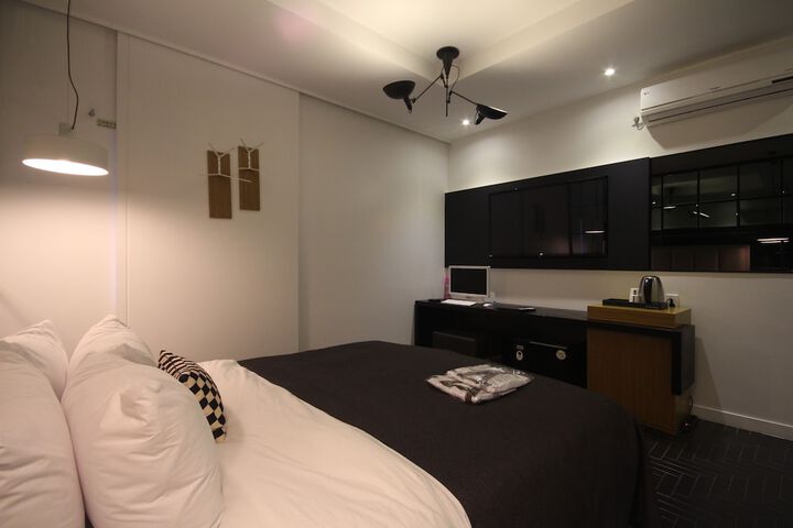Room 20 of 177