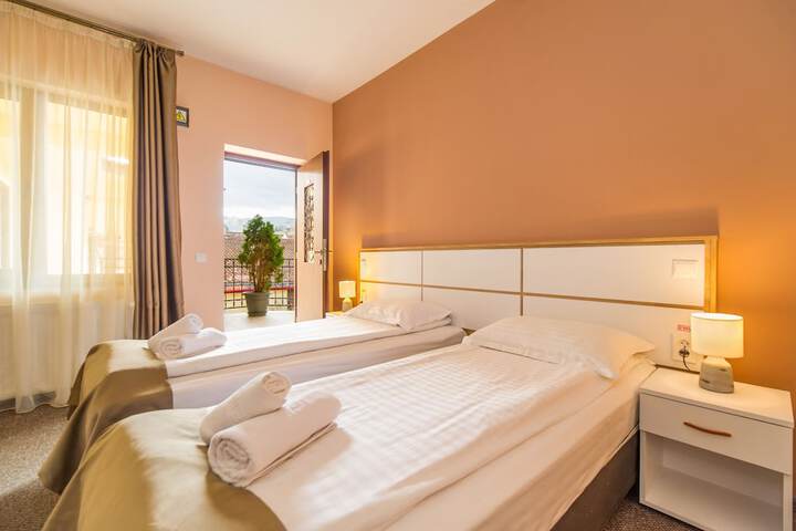 Room 16 of 50