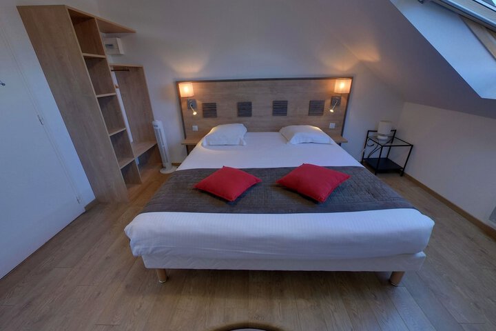 Room 5 of 38