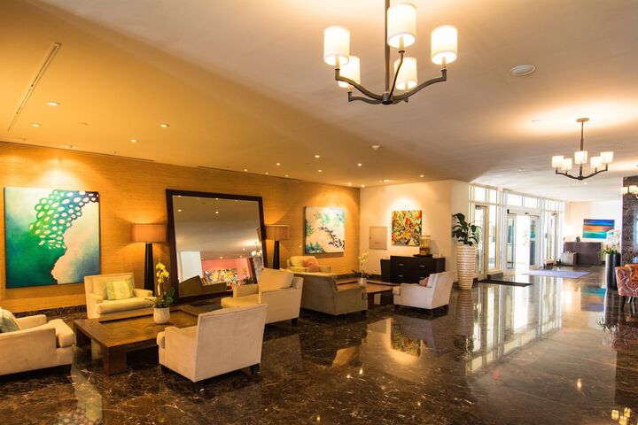 Lobby lounge