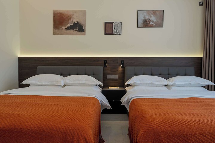 Room 28 of 164