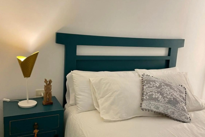 Room 6 of 12