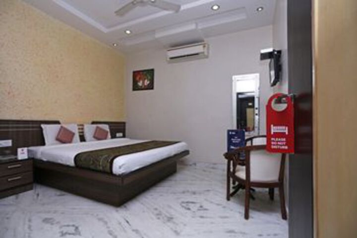 Room 11 of 21