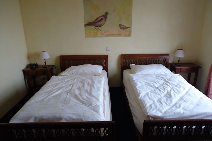 Room 8 of 40