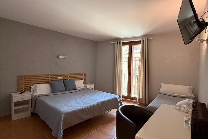 Room 33 of 43