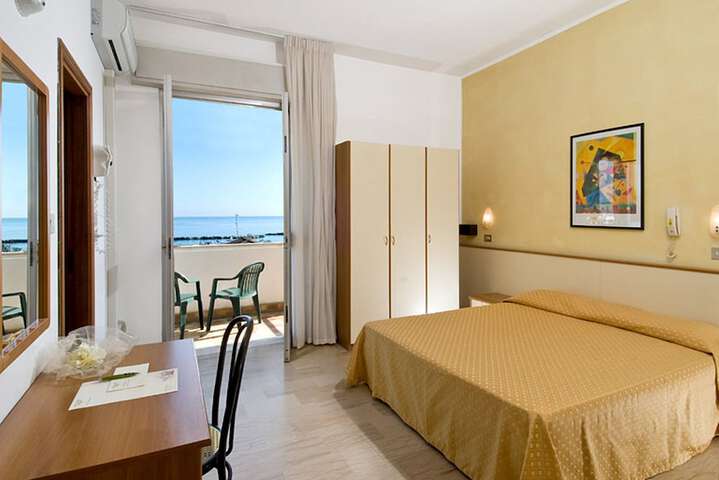 Room 4 of 20