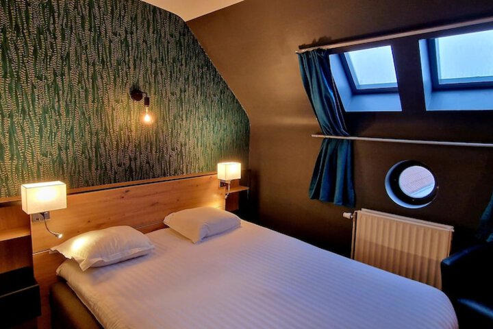 Room 15 of 30